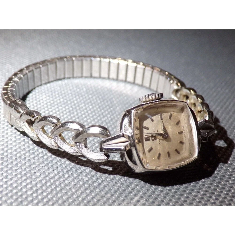 Vintage 1960s Omega Ladies 18K Gold Manual Wind Watch WORKS